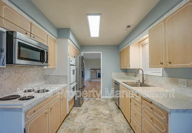 2218 E 18th St #A — Photo 10