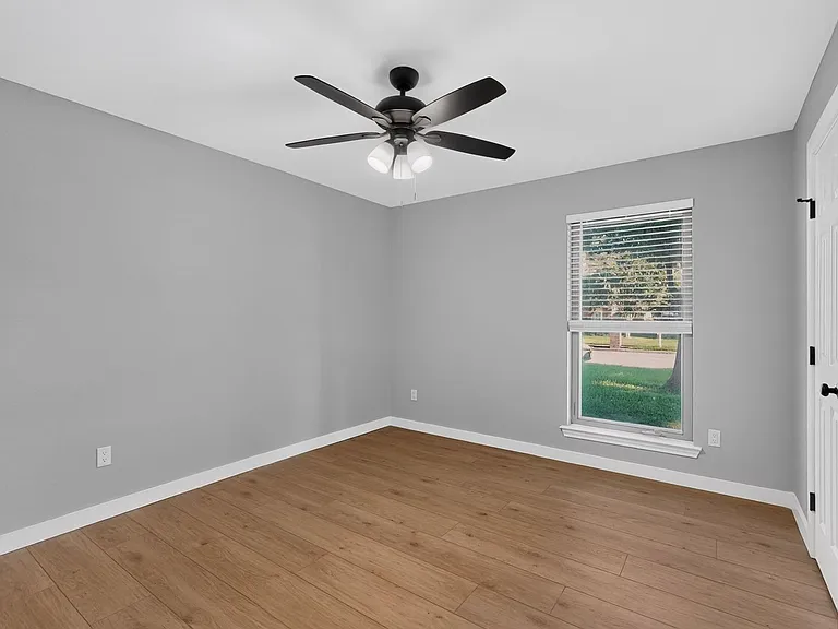 817 Sycamore Creek Rd — Photo 28