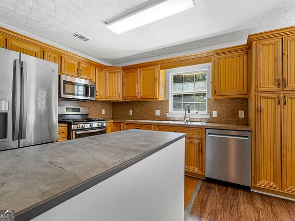 3rd image of 108 Nicki Ct