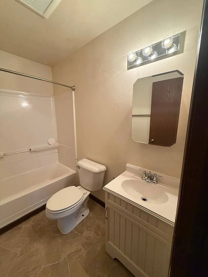 1012/1016 Sunset Lane — Photo 3