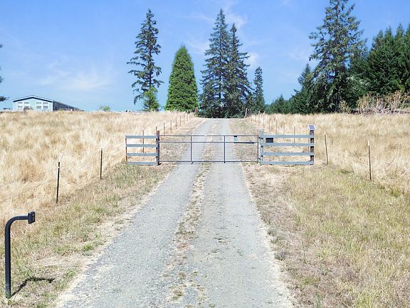 4th image of 3741 Oak Hill Rd