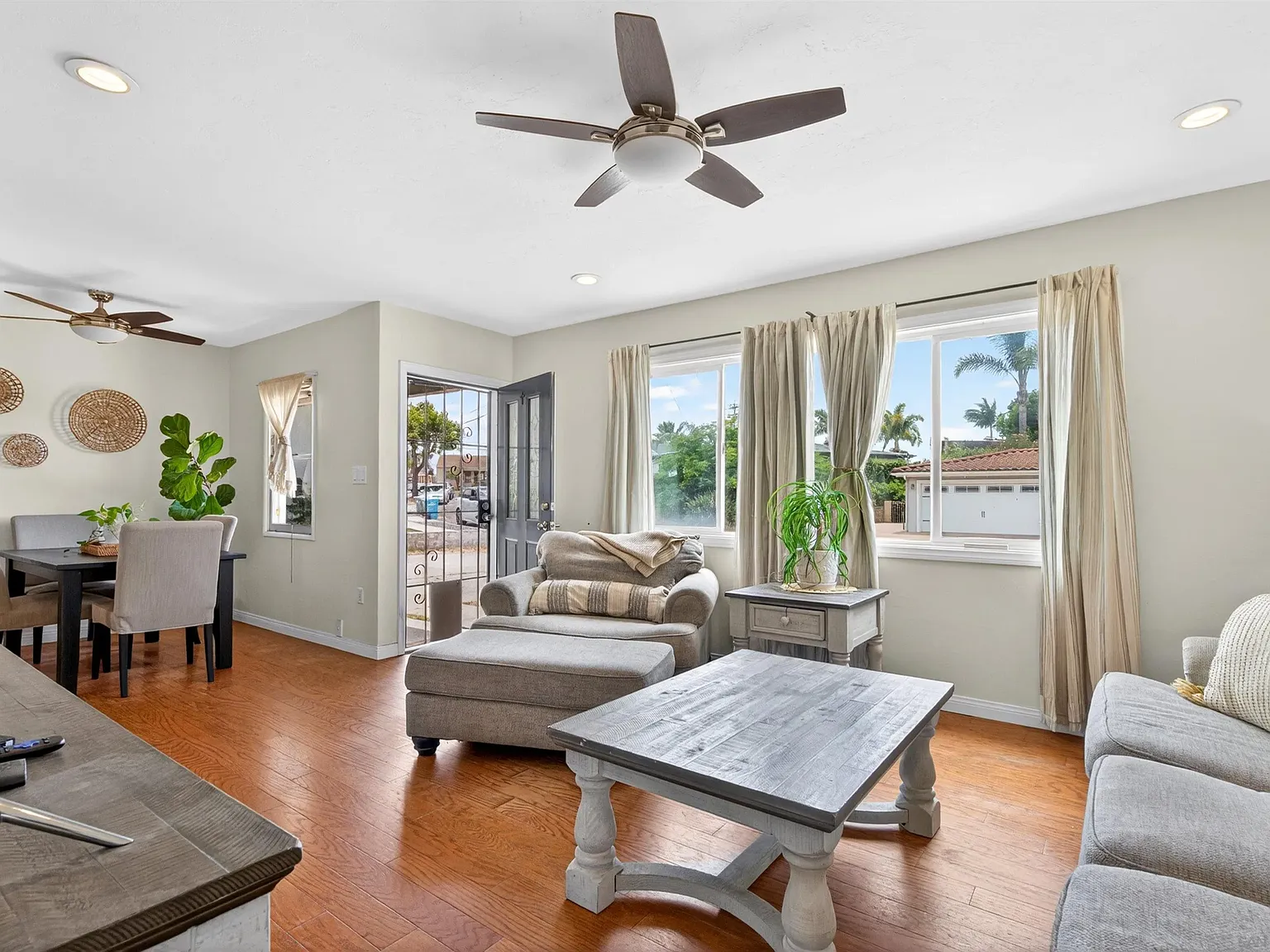 3 bed, 1.0 bath, 1450 sqft, $4,500 — Photo 3