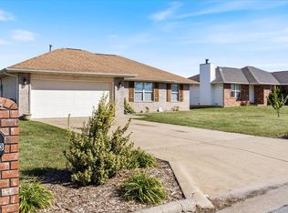 3853 W Ridgeway St, Springfield, MO 65807