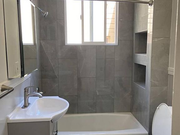 3rd image of 955 Pine St APT 35