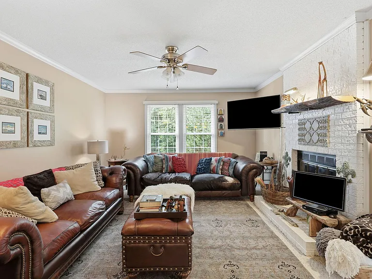 106 Dilworth Ct — Photo 13