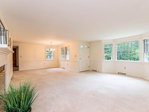 4th image of 11 Copley Place