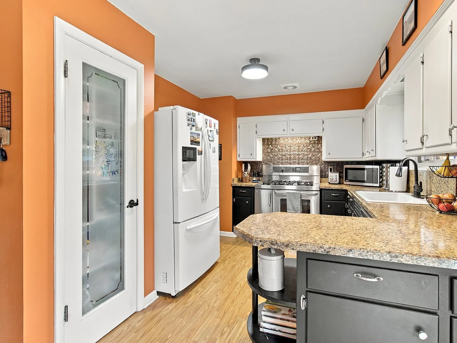 2 bed, 1203 sqft, $2,595 — Photo 4