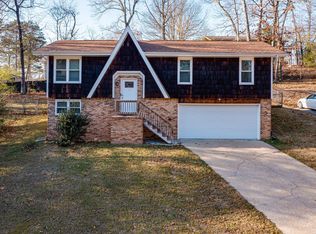 303 Cricket Ln, Hixson, TN 37343