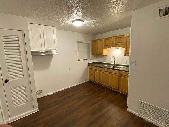 3rd image of 4421 Wabash Ave