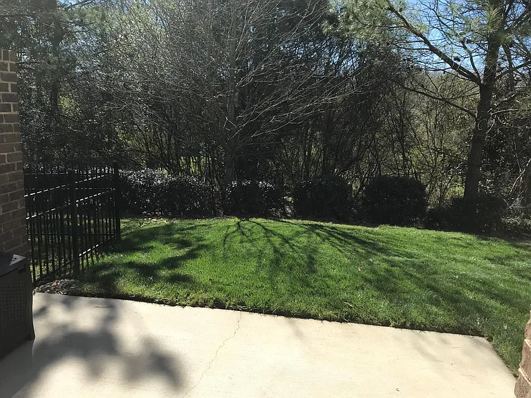 16434 Hawfield Woods Ln — Photo 24