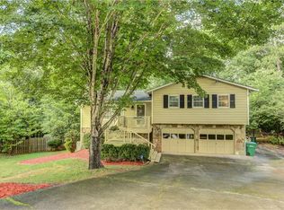 6899 Lakeview Ln, Doraville, GA 30360