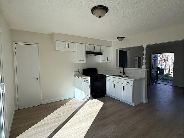 558 S Benjamin St — Photo 15