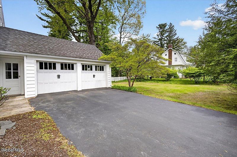 3rd image of 25 Pinedale Avenue