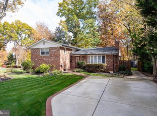 3809 Moss Dr, Annandale, VA 22003