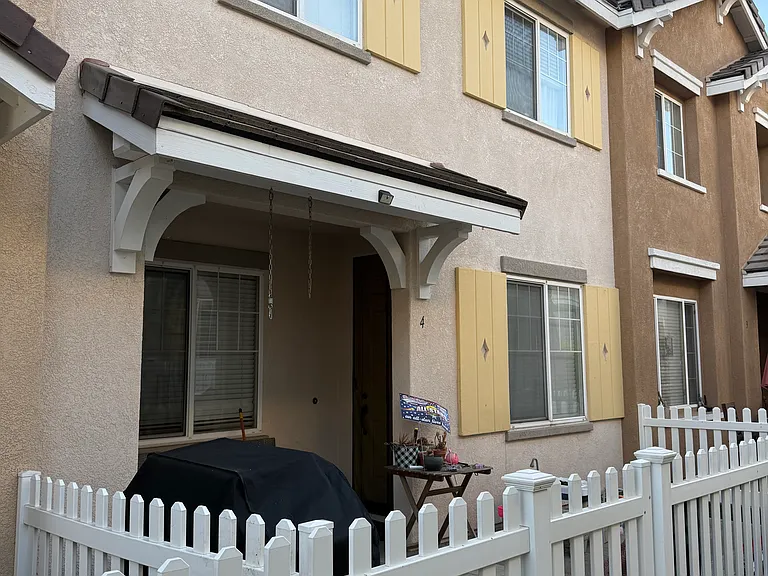 1441 Levant Ln #4 — Photo 3