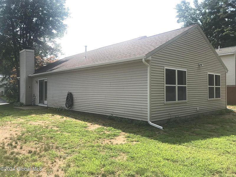 4th image of 204 Meadowlark Drive