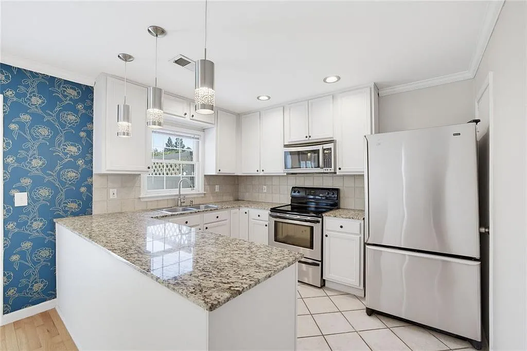 1 bed, 1.0 bath, 800 sqft, $1,800 — Photo 3