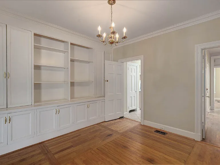 1523 Dixon Dr — Photo 6
