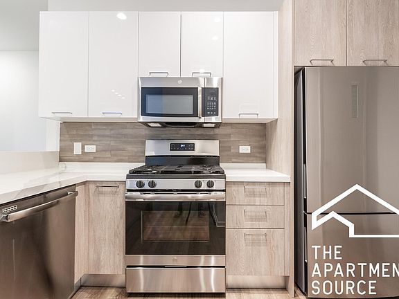 4th image of 2550 S Wabash Ave #404