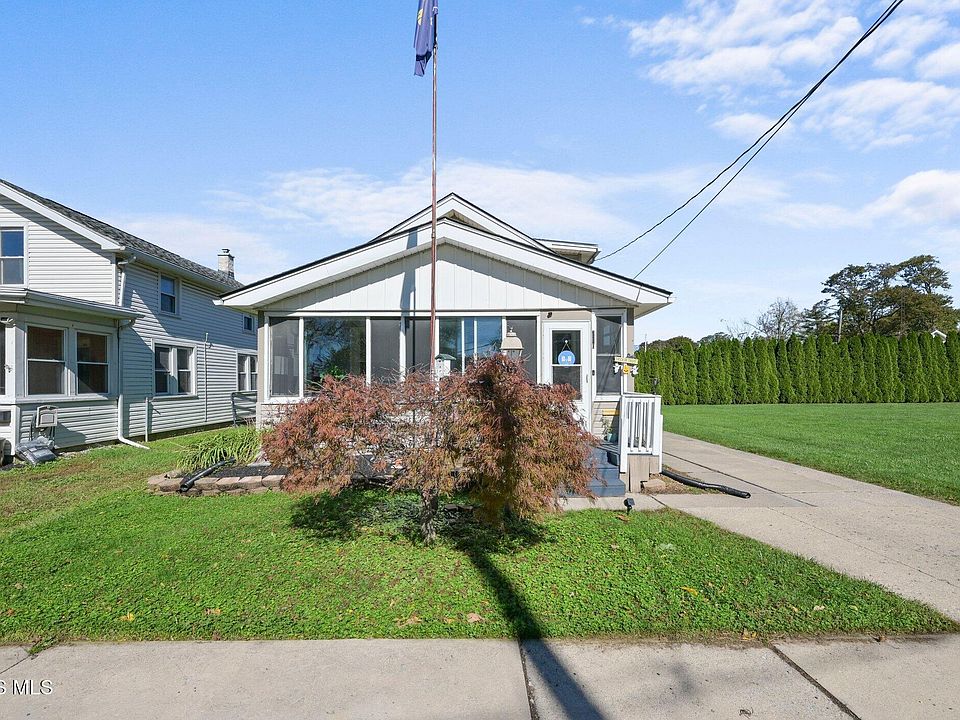 1st image of 3321 137th St