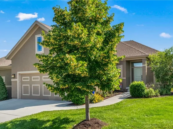 24512 W 110th St, Olathe, KS 66061