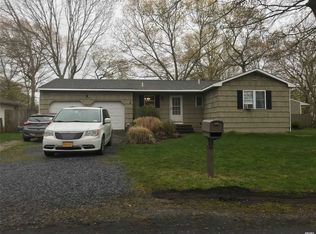 2 Cedarwood Dr, Shirley, NY 11967