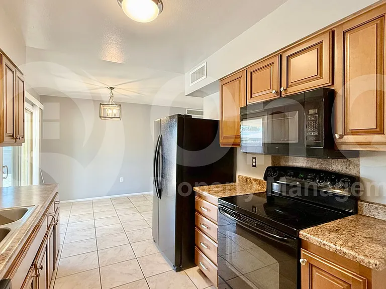 11038 W Cheryl Dr — Photo 8
