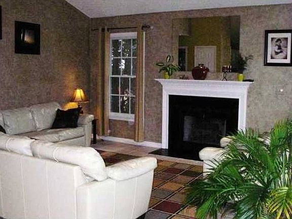 4th image of 2310 Meadow Gate Dr