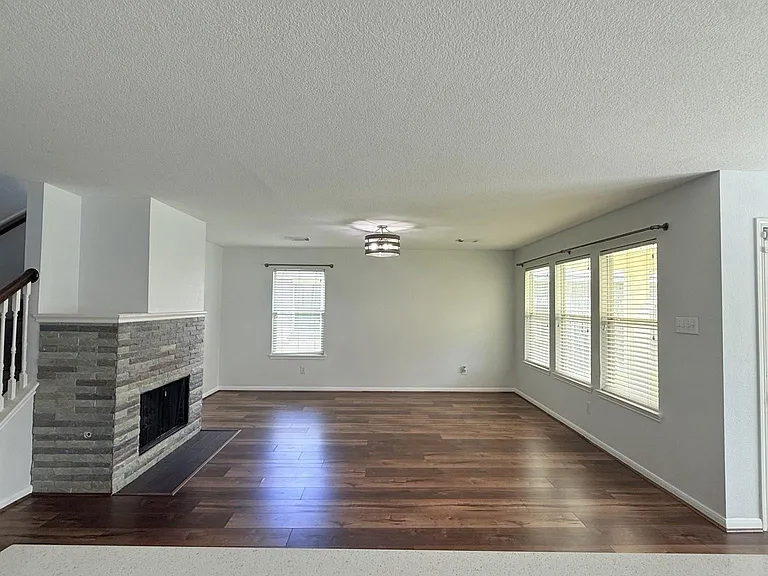 2219 Gable Hollow Ln — Photo 6