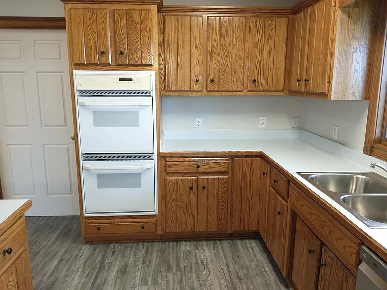 Kitchen oven