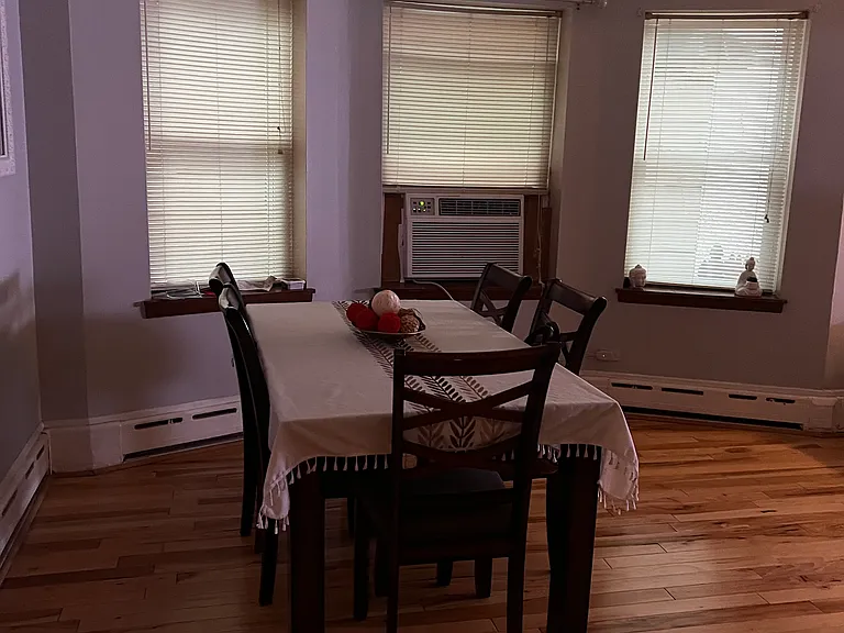 2516 Oak St #1 — Photo 4