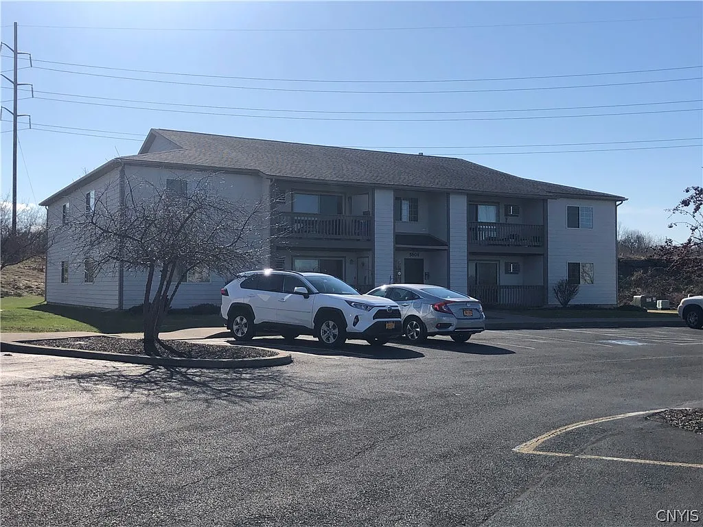 2 bed, 1.5 bath, 965 sqft, $1,600 — Photo 1