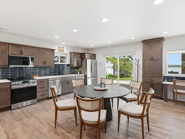 Open concept main level living w/ lake views!
