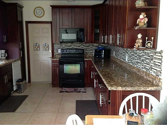 3rd image of 1814 NE 187th St
