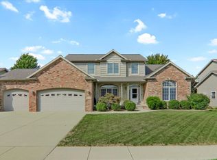 2808 Degarmo Dr, Bloomington, IL 61704