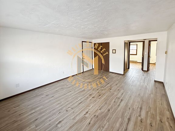 3rd image of 2445 Woodale Ave #4