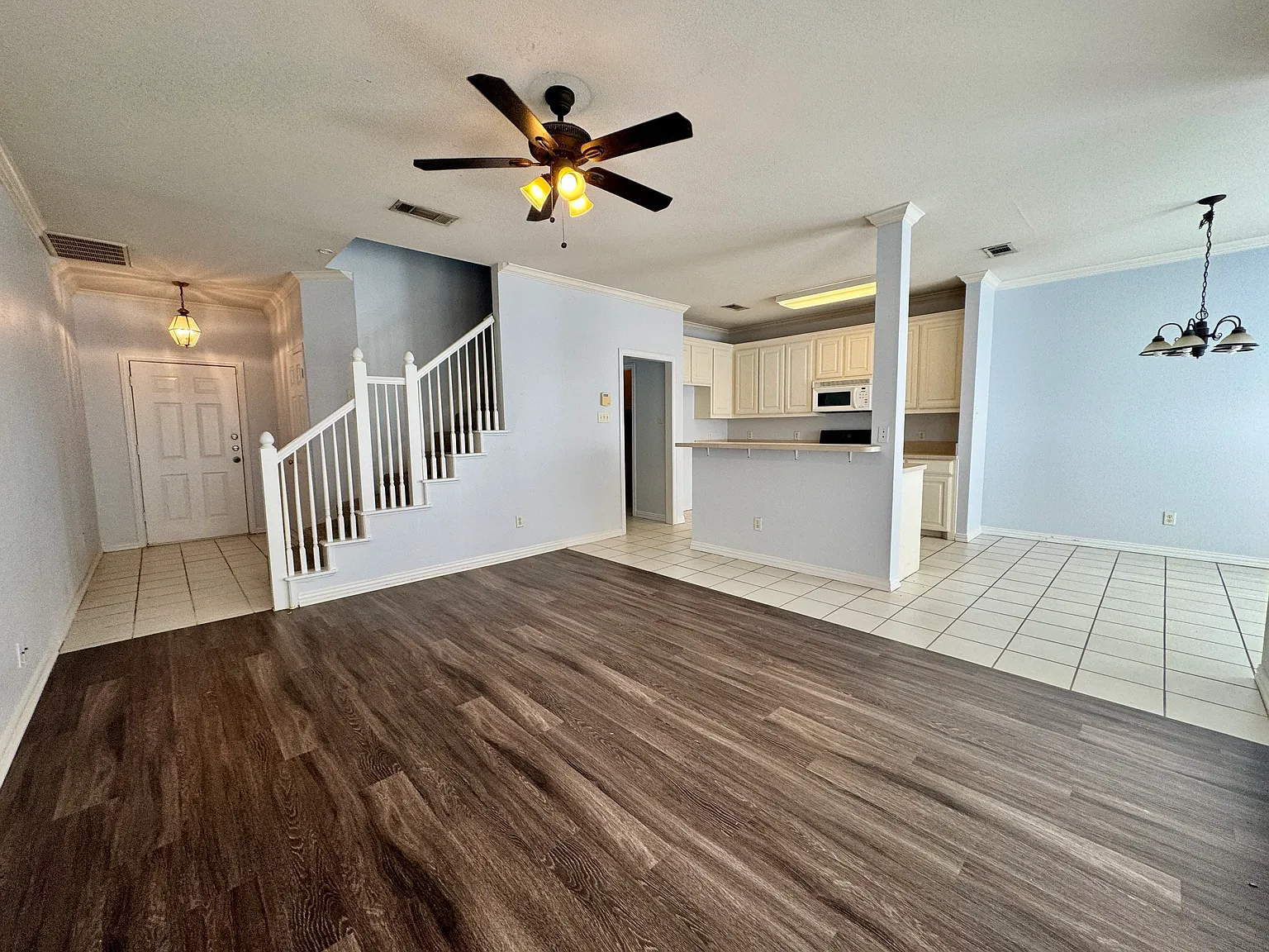 3 bed, 2.5 bath, 1703 sqft, $2,195 — Photo 2