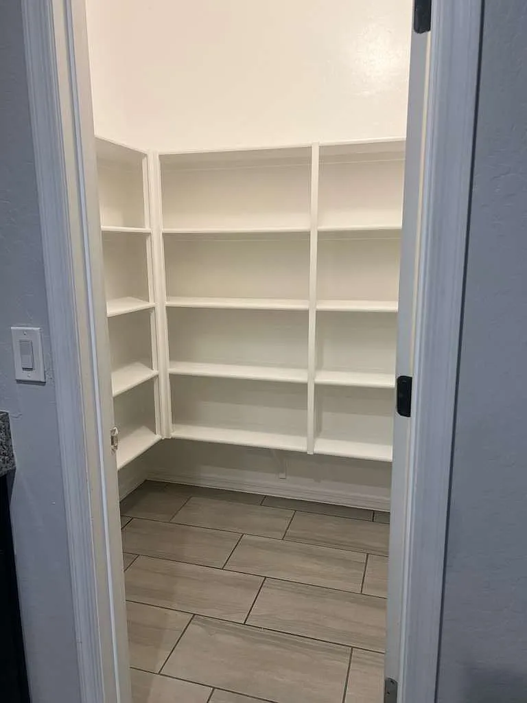 3 bed, 2.5 bath, 2020 sqft, $2,350 — Photo 3