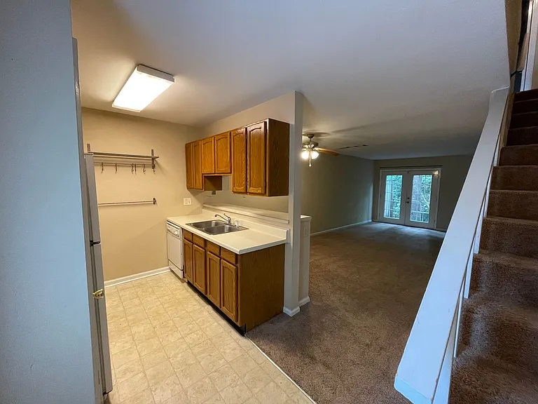 3234 W Wimbledon Dr — Photo 2