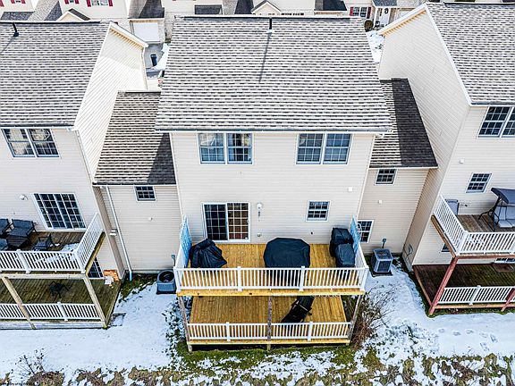5th image of 126 Donna Ave