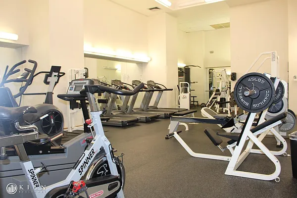 Rented by Kian Realty | media 22