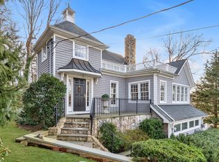 9 Bayview Cir, Manhasset, NY 11030