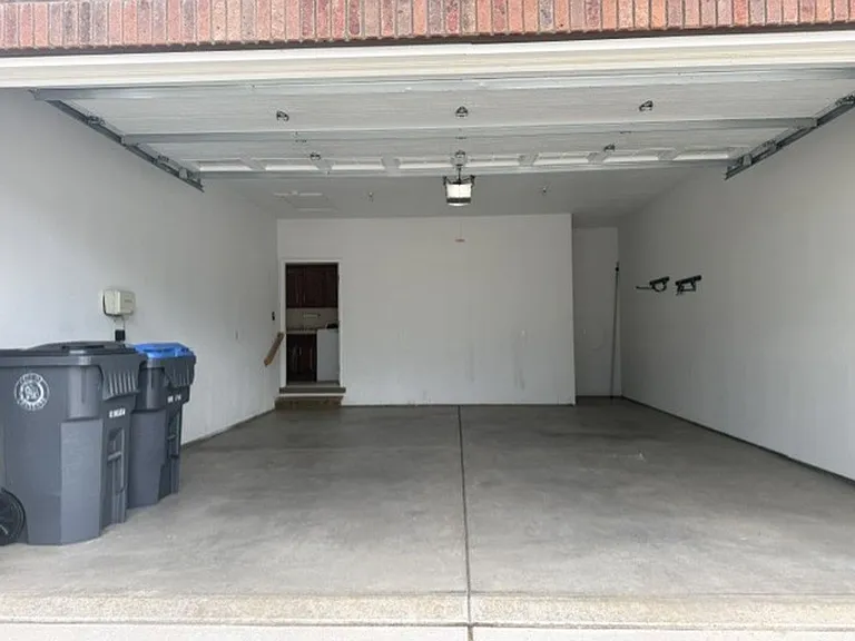 400 Sterling Dr — Photo 34