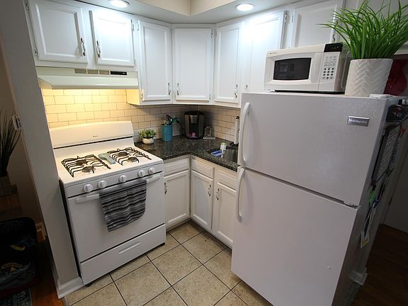 3rd image of 1718 Montrose St #A