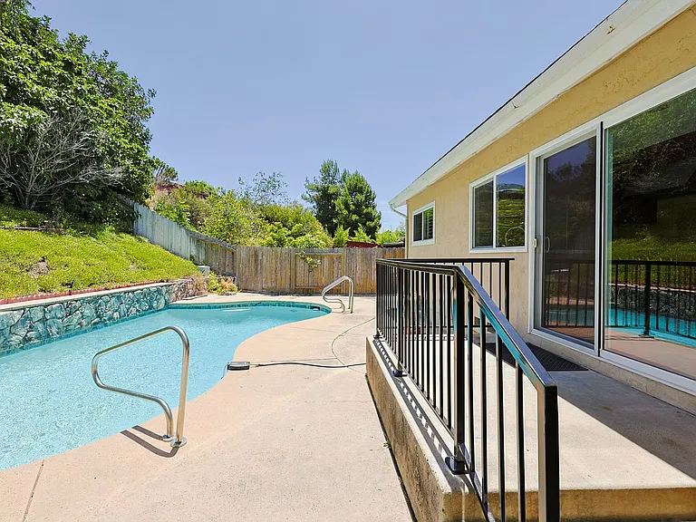 7517 Melotte St — Photo 35