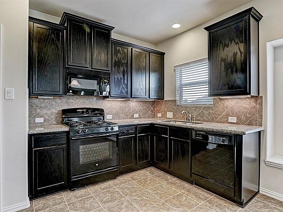 4th image of 2906 Flower Creek Ln