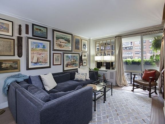 2nd image of 100 W 94th St APT 8D