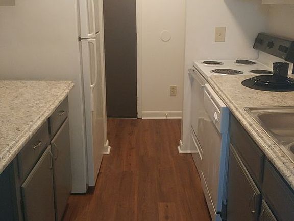 2nd image of 301 Jamestown Cir #B
