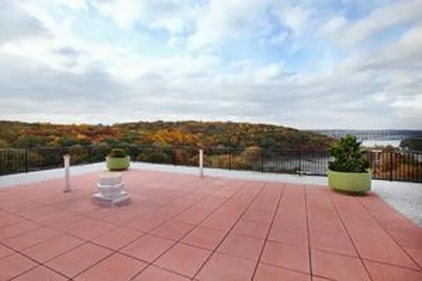 Sold by Douglas Elliman | media 21