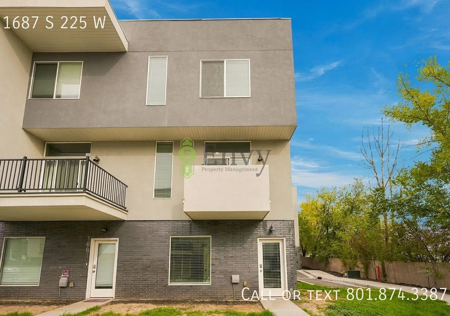 Spacious 6 Bed, 4 Bath Pet-Friendly Home with 2 Car Garage! - Available NOW! — Photo 2